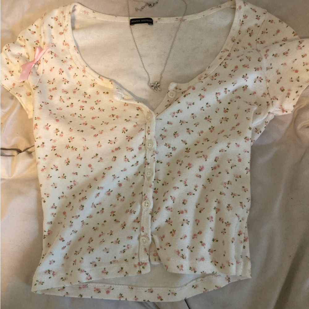 🧺🌷   ˚ + .    brandy melville rare floral zelly top!!   ⊹ ｡